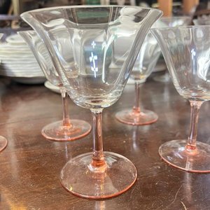 Juego de 6 Copas Antiguas de Cristal Transparente con Detalles Rosados - imagen 4