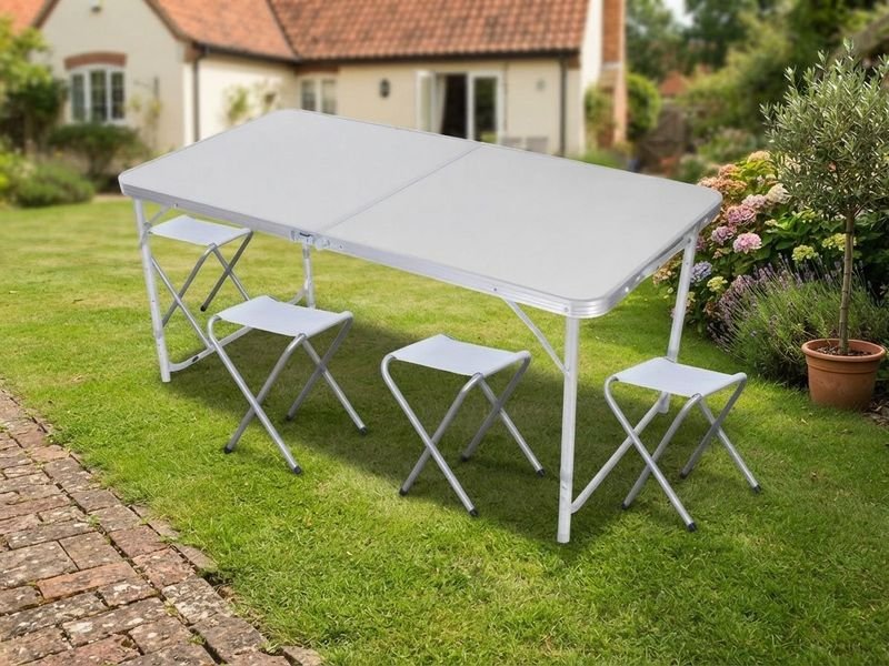 Mesa Plegadiza de Metal con 4 Banquitos de Plástico