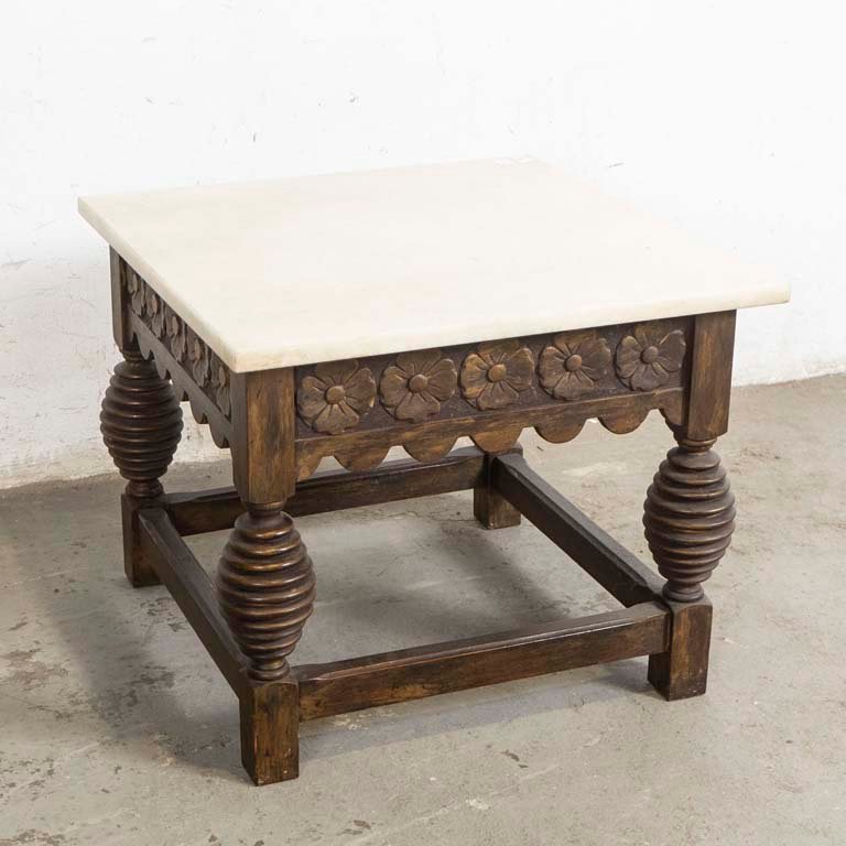 Mesa de Living Tallada con Tapa de Mármol