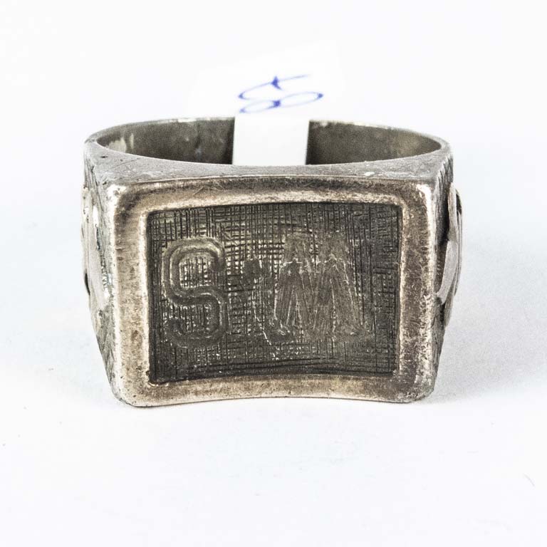 Anillo de plata en excelente condición