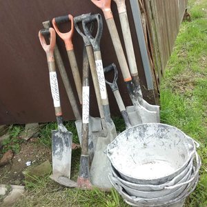 Lote siguiente: Lote de Picos, Palas y Baldes para Construcción