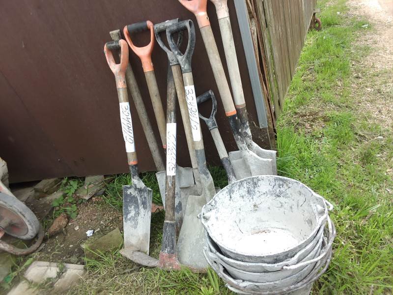 Lote de Picos, Palas y Baldes para Construcción