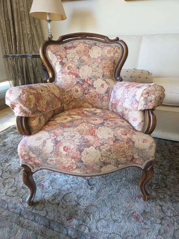 Sillones victorianos tapizados en tela floreada - imagen 3
