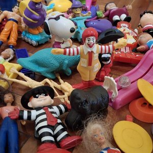Colección de Juguetes de McDonald's y Personajes Varios - imagen 2