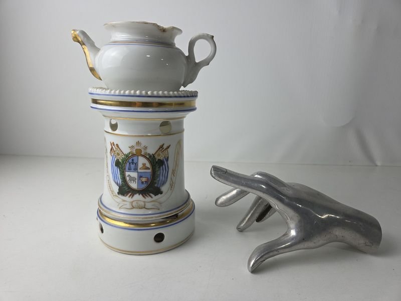 Tizanera en porcelana con antiguo escudo de la ROU pintada a mano - imagen 2