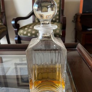 Lote siguiente: Botellón Rectangular de Vidrio con Tapa para Licores