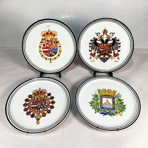 Cuatro Platos Decorativos con Escudos Nacionales e Internacionales - imagen 2