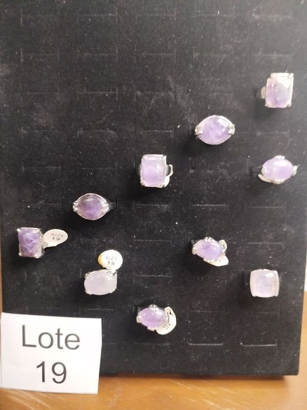 10 Anillos con Piedra Amatista y Montura Plateada