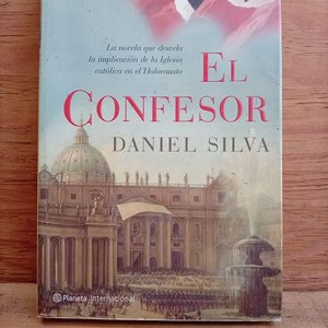 Lote siguiente: Libro "El Confesor" de Daniel Silva sobre la Implicación de la Iglesia Católica en el Holocausto
