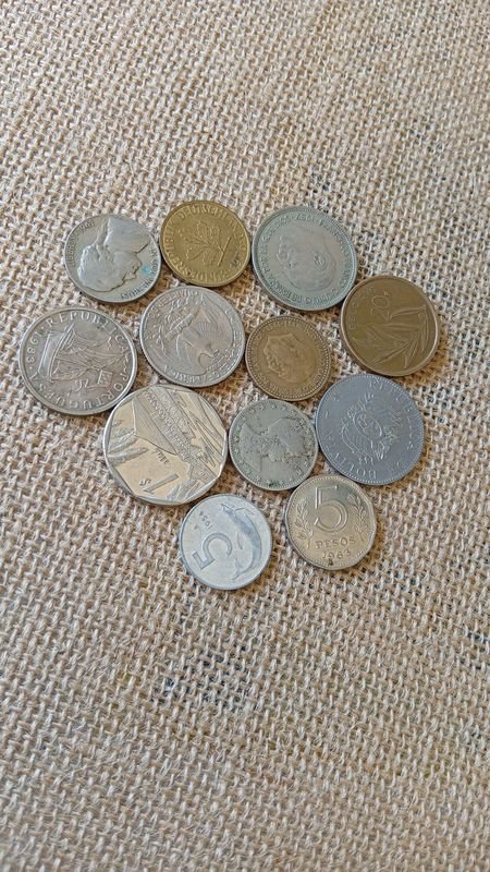 Lote de 12 Monedas Internacionales Variadas