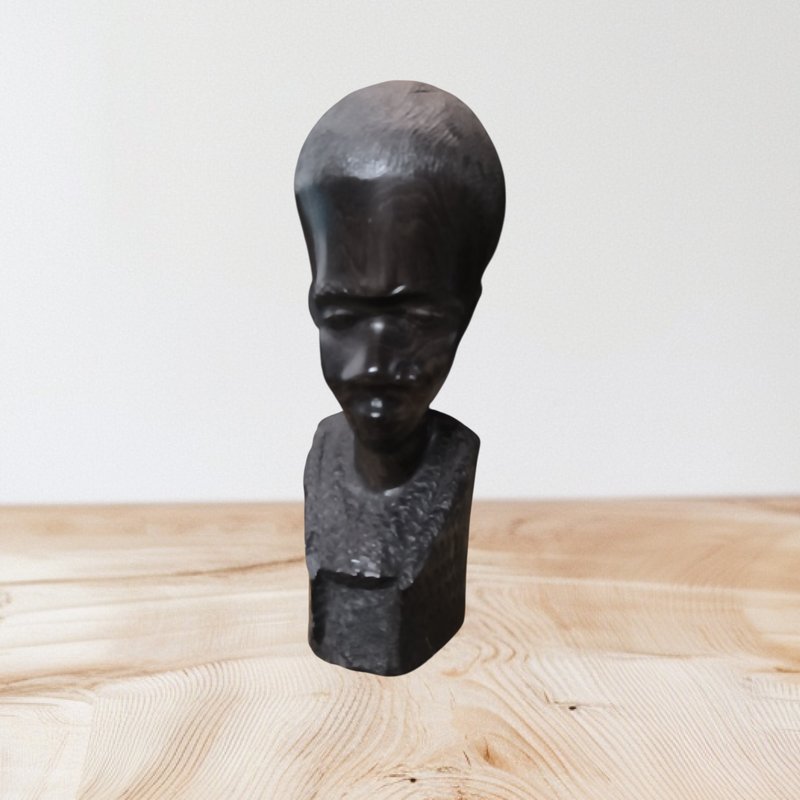 Lote siguiente: Busto africano antiguo de ébano tallado a mano
