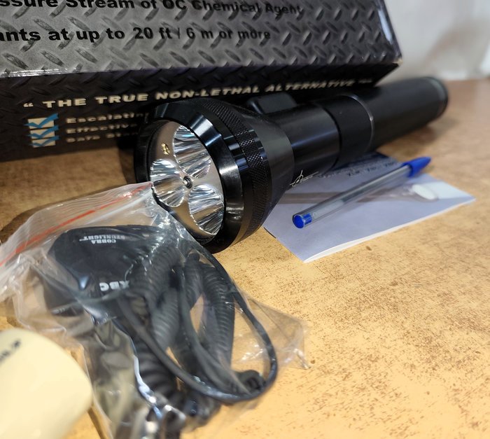 Lámpara Recargable Metalica Grande con Puntero Laser/Disparador Gas - imagen 3