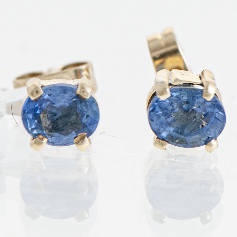 Lote siguiente: Par de tornillos oro 18k con zafiros 1,3CT