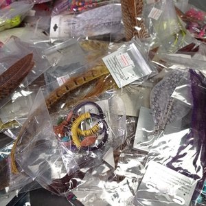 Lote de 100 Caracolas y Bijouterie Variada - imagen 3