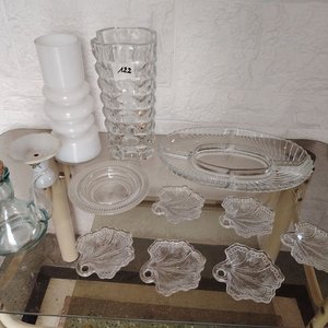 Lote de Cristalería: Aceitera, Floreros, Copetinero y Platos Decorativos - imagen 2