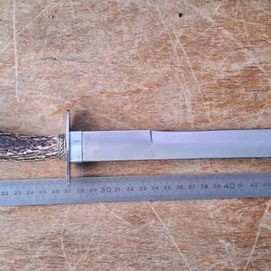 Cuchillo de Colección con Mango de Cuerno y Detalles Metálicos - imagen 4