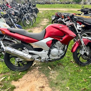 Lote anterior: Motocicleta Yamaha YS250 Roja