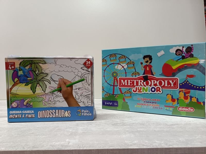 Lote siguiente: Juguetes para niños: Lote de juego de mesa Metropolis junior y juego de pintar