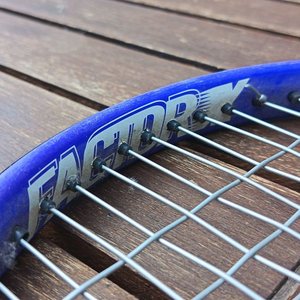 Raquetas de tenis Sutix Carbon con encordado con detalles de uso - imagen 5