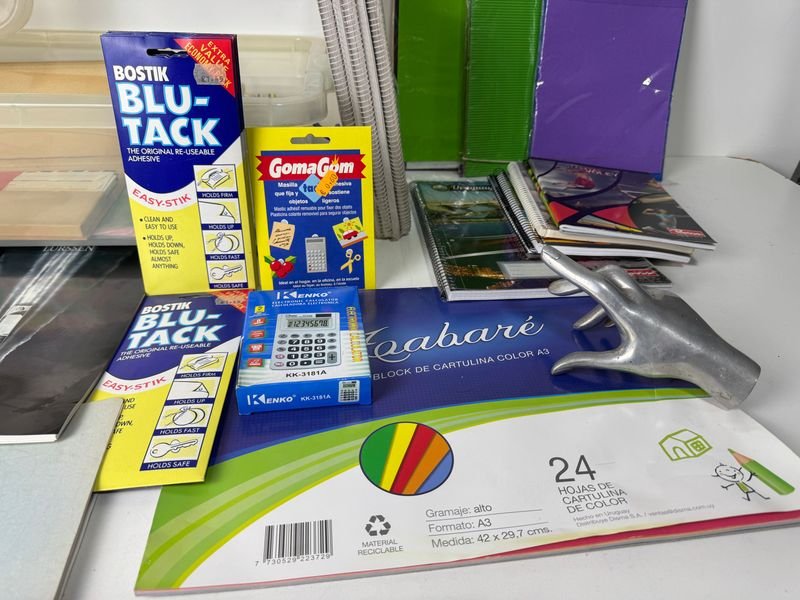 Lote de papelería y artículos escolares en excelente estado - imagen 5