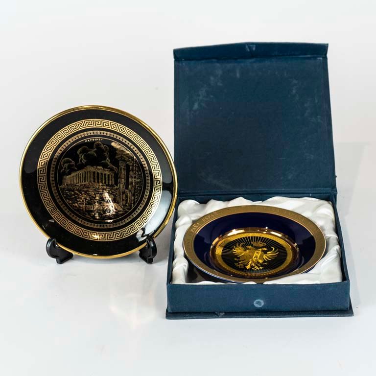 Lote anterior: Platos de porcelana y oro español y griego