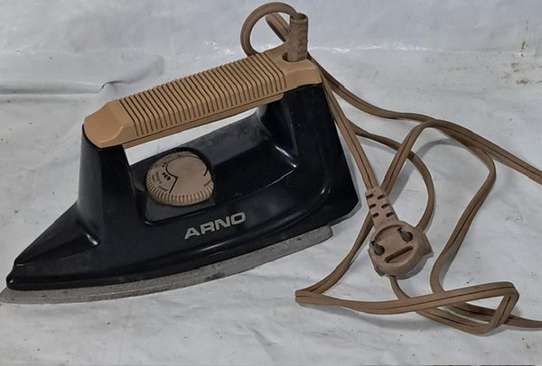 Plancha Arno a Vapor Usada