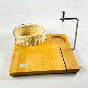 Tabla Corta Quesos con Canasta y Cortador - imagen 1