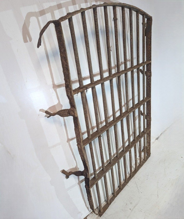 Puerta de metal antigua en varilla y planchuela - imagen 3