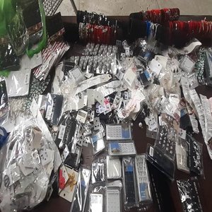Lote siguiente: Lote de Bijouterie: Caravanas, Piercings, Pulseras, Tobilleras, Broches y Anillos