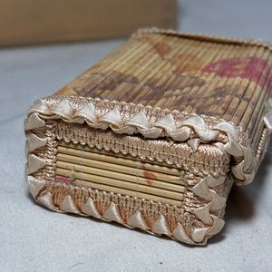 Lote de Adornos y Cajas Antiguas: Bicicletas de Hierro, Ceniceros y Estuches Decorativos - imagen 25