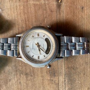 Reloj Casio de Dama con Pulsera Magnética Plateada - imagen 3
