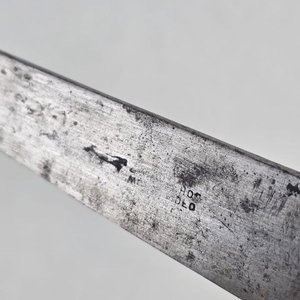 Antiguo Cuchillo de Caza con Hoja Al Filo y Mango de Madera - imagen 3