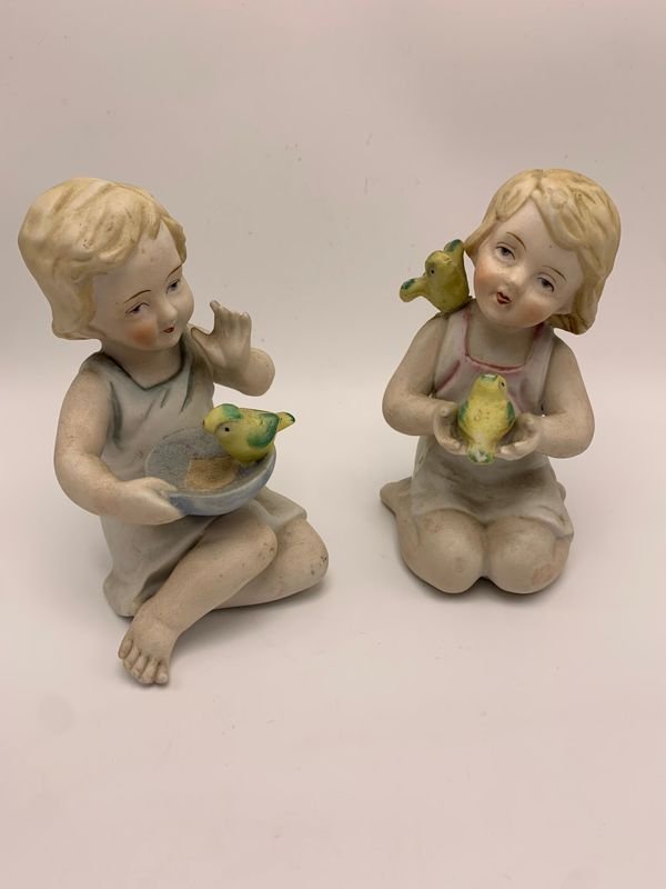 Lote siguiente: Angelitos en porcelana sellada - Figuritas de niños con detalles