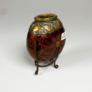 Mate galleta con linda virola de plata y oro decorada ,con soporte - imagen 5
