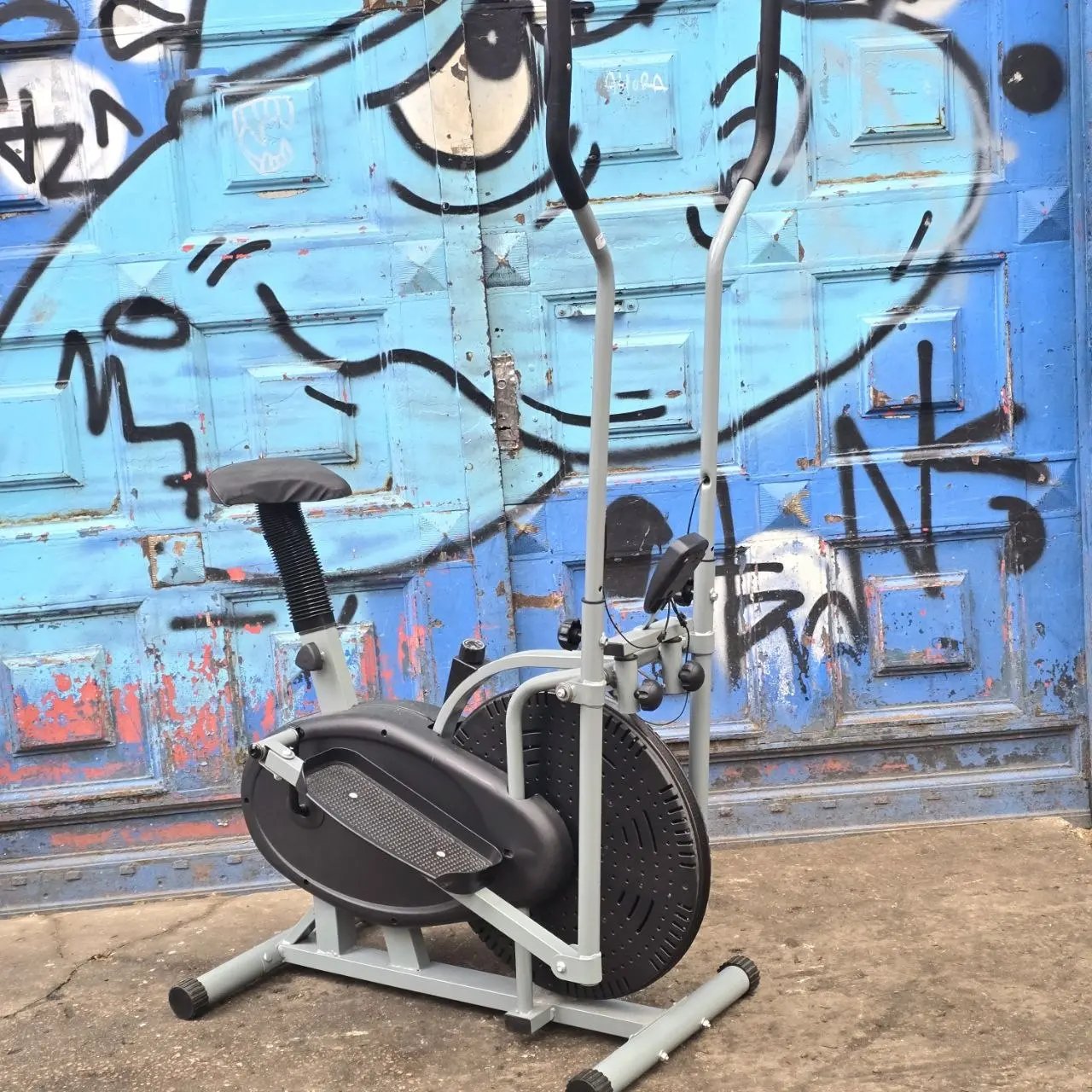 Elíptica de Gimnasio Gris y Negra