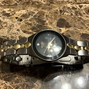Reloj Armitron Diamond Acero Inoxidable Dorado y Plateado - imagen 6