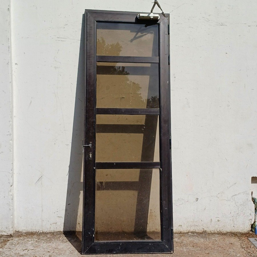 Puerta con marco en carpintería de aluminio y vidrio para venta - imagen 6