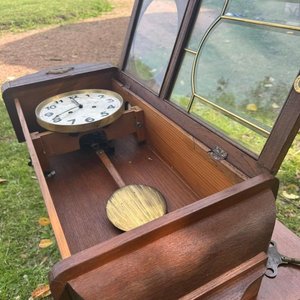 reloj de pendulo antiguo de la marca alemana Junghans mecanismo de carrillon completo en muy buenas condiciones, funcionando. Con su caja en roble y llave data de fines del siglo XIX - imagen 3