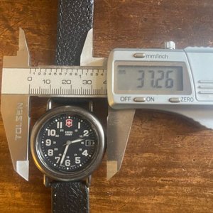 Reloj Swiss Army Negro Acero Cuarzo Caja 37mm Cuero Original - imagen 4