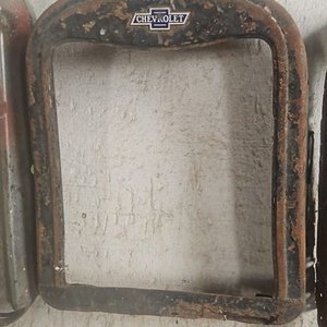 Lote siguiente: Marco de Parrilla Chevrolet Antiguo