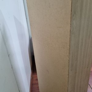 Mueble de Tono Madera Claro con Puerta y Estantes Interiores - imagen 4