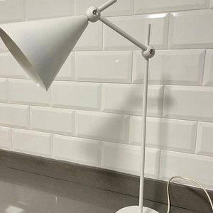Lote siguiente: Lámpara de Escritorio Blanca Articulada Moderna