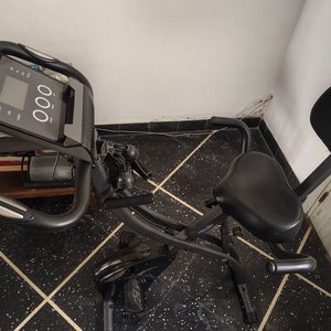 Bicicleta Fija Digital Negra para Ejercicio - imagen 5