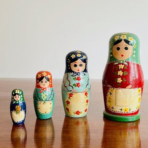 Muñeca Licorera Rusa, Set de Mamushkas (4 Piezas), Cuadro y Adorno de Flores de Cerámica - imagen 7