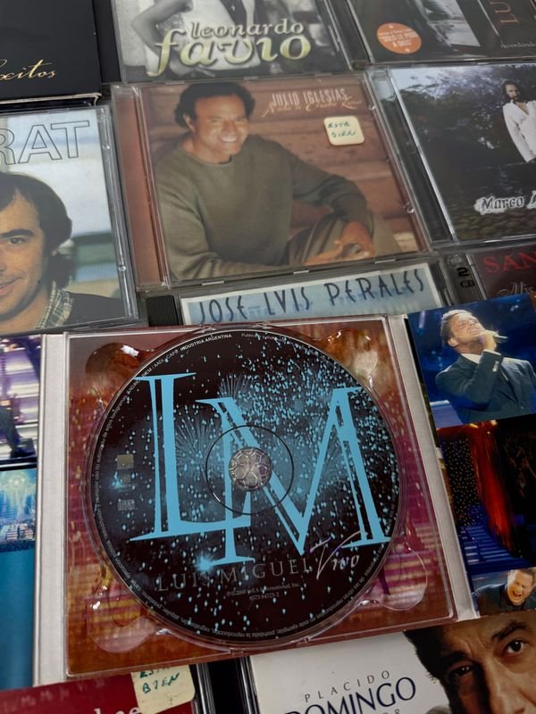 Colección de CDs de artistas reconocidos - imagen 14