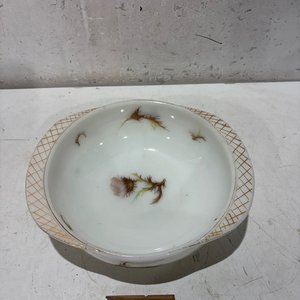 Lote siguiente: Ensaladera de Opalina con Diseño de Cardo