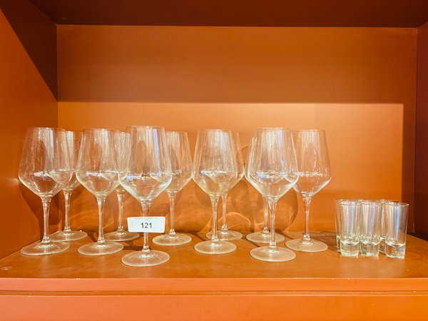 11 Copas de Vino de Cristal y 6 Vasos Shot