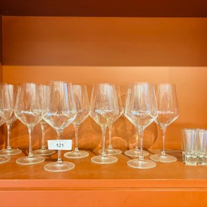 Lote anterior: 11 Copas de Vino de Cristal y 6 Vasos Shot