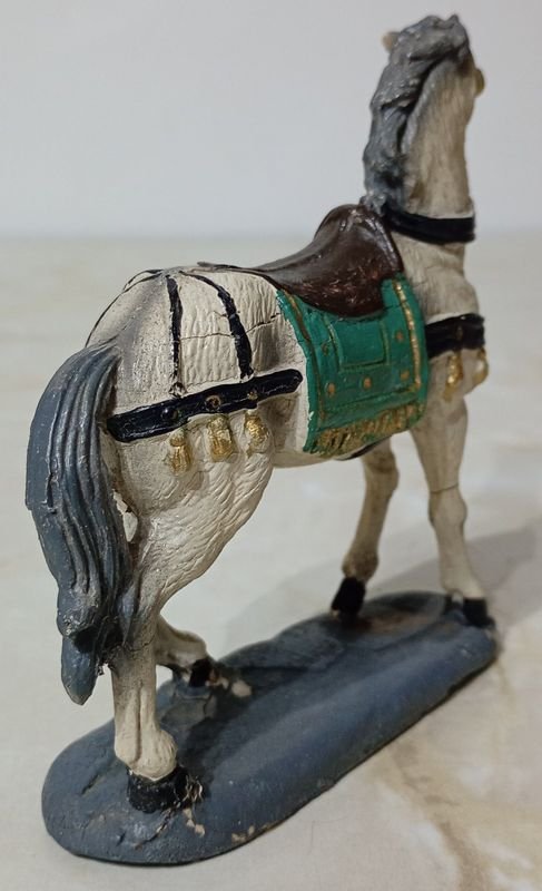 Estatuilla coleccionable de caballo en Yeso - imagen 5