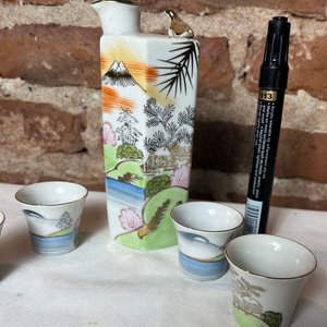 Juego de Sake de Porcelana Japonesa con Botella y 4 Vasitos - imagen 5